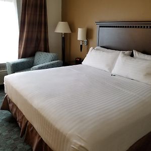 Standard King Room Mobility Accessible Tub
